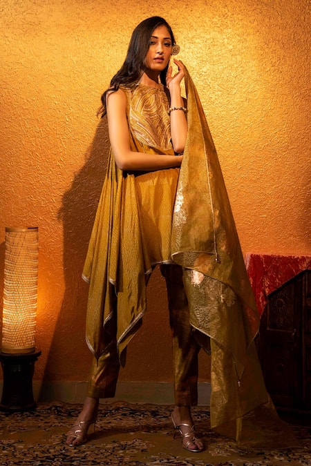 Moledro Green Crepe, Silk Chanderi And Organza Cutdana Round Kurta Set 