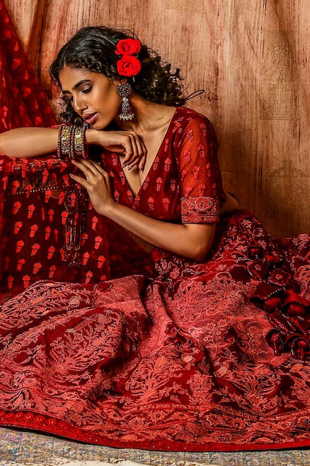 Buy Moledro Red Tulle And Dupion Thread & Sequin V Neck Lehenga Set Online at Aza Fashions Buy_Moledro_Red Tulle And Dupion Thread & Sequin V Neck Lehenga Set _Online_at_Aza_Fashions