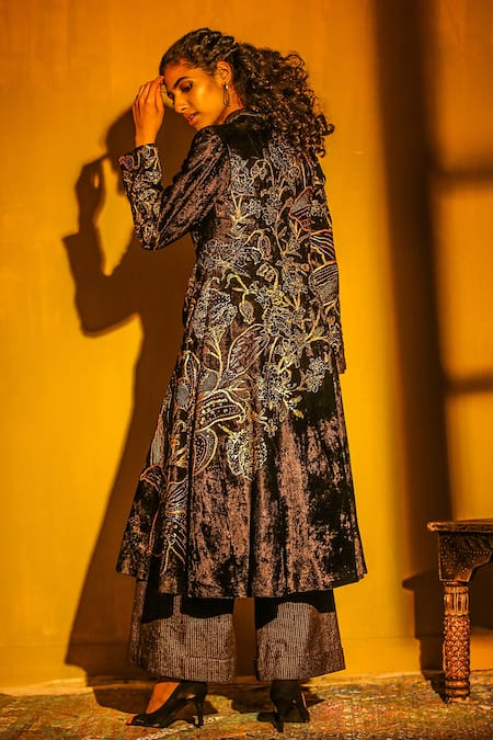 Shop Moledro Black Velvet And Cotton Linen Foil Print & Thread Band Jacket & Pant Set at Aza Fashions Shop_Moledro_Black Velvet And Cotton Linen Foil Print & Thread Band Jacket & Pant Set _at_Aza_Fashions