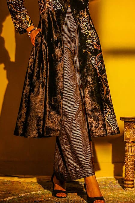 Shop Moledro Black Velvet And Cotton Linen Foil Print & Thread Band Jacket & Pant Set Online at Aza Fashions Shop_Moledro_Black Velvet And Cotton Linen Foil Print & Thread Band Jacket & Pant Set _Online_at_Aza_Fashions