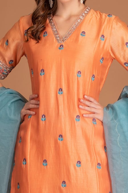 Shop House Of Tushaom Orange Chanderi Silk Embroidered Thread And Cutdana V Neck Kurta Set at Aza Fashions Shop_House Of Tushaom_Orange Chanderi Silk Embroidered Thread And Cutdana V Neck Kurta Set _at_Aza_Fashions