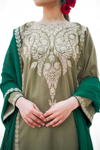 Daljit Sudan_Green Wool Aari, Tilla Leaf Neck Embroidered Kurta Set_Online_at_Aza_Fashions