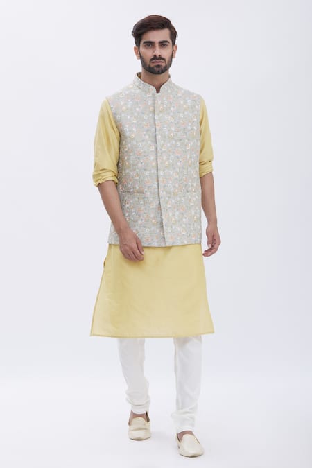 Aham-Vayam Floral Embroidered Bundi & Kurta Set 