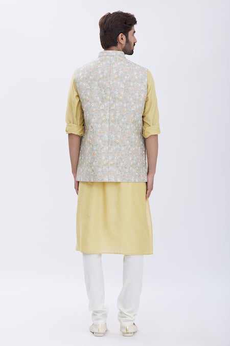 Aham-Vayam Floral Embroidered Bundi & Kurta Set 