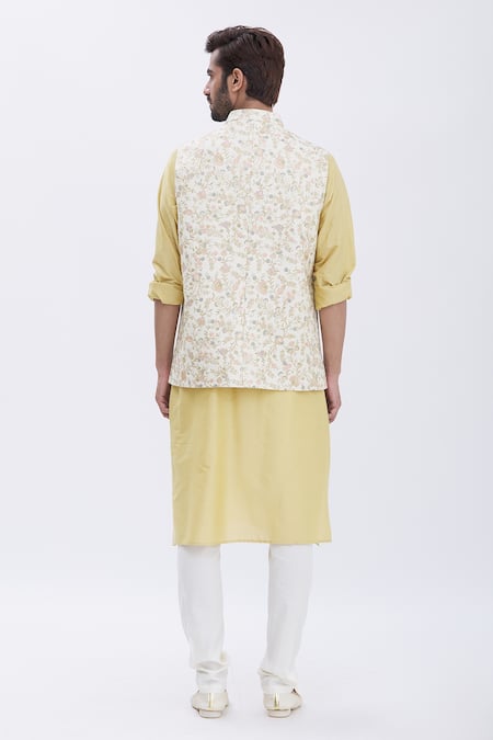 Aham-Vayam Nawaab Embroidered Bundi & Kurta Set 