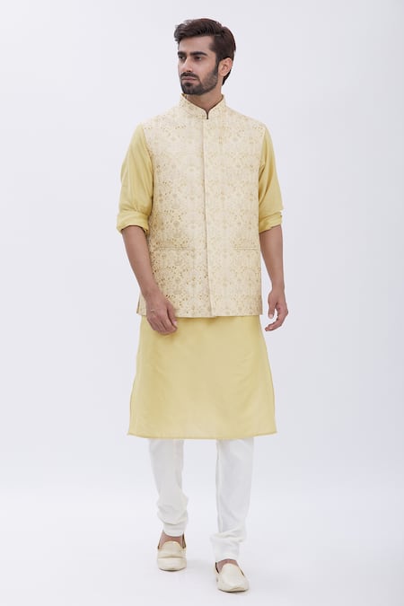 Aham-Vayam Leaf Embroidered Bundi & Kurta Set 