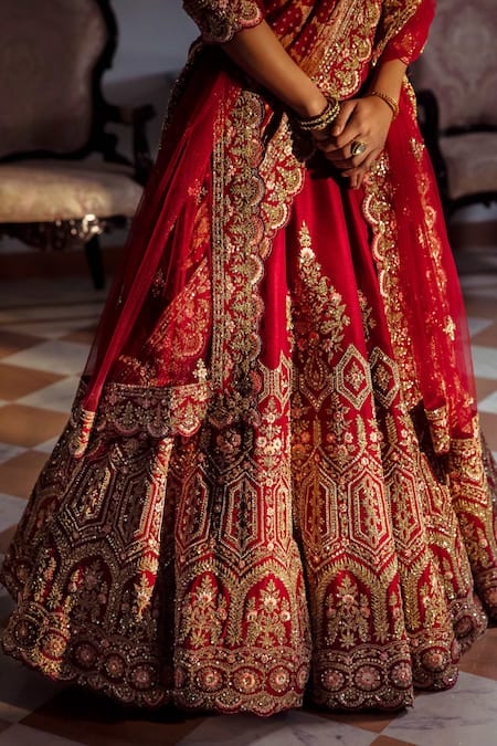 Semi-Stitched Maroon Embroidery Pure Silk Sabyasachi Party Wear Lehenga  with Blouse at Rs 2299 in Surat