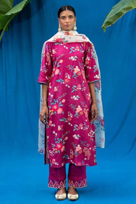 Pita Nila Maroon Mulmul, Chanderi And Organza Bead & Thread, Kurta & Pant Set