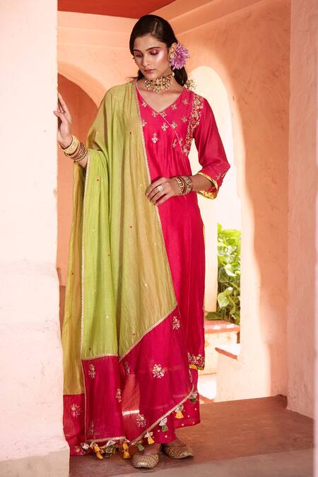 House of Dasmaya_Pink Silk Chanderi Embroidered Resham And Zari V Neck Kurta Set  _Online_at_Aza_Fashions