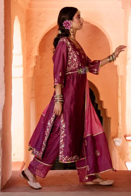 House of Dasmaya_Purple Silk Chanderi Embroidered Resham And Zari V Neck Kurta Set  _Online_at_Aza_Fashions