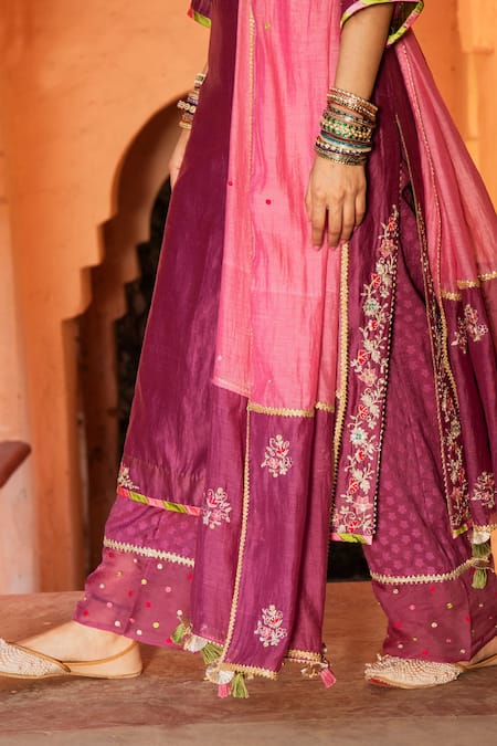 Buy_House of Dasmaya_Purple Silk Chanderi Embroidered Resham And Zari V Neck Kurta Set  _Online_at_Aza_Fashions