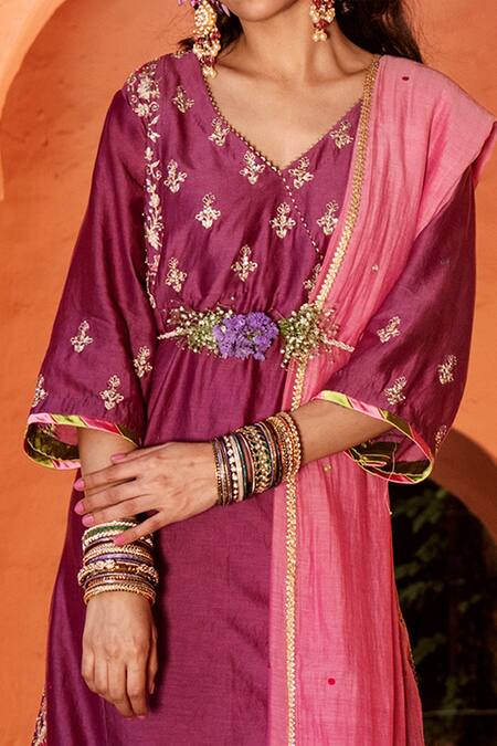Shop_House of Dasmaya_Purple Silk Chanderi Embroidered Resham And Zari V Neck Kurta Set  _Online_at_Aza_Fashions