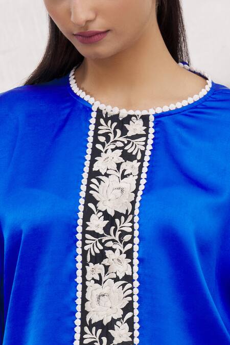 Bhairavi Jaikishan Blue Modal Satin Embroidered Resham Round Floral Kurta at Aza Fashions Bhairavi Jaikishan_Blue Modal Satin Embroidered Resham Round Floral Kurta_at_Aza_Fashions