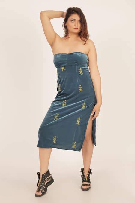 Rina Dhaka Blue Velvet Bead And Thread Straight Neck Strapless Dress