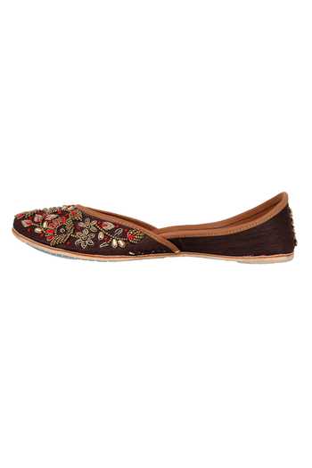 Buy Imlee Jaipur Brown Embroidered Floral Juttis Online at Aza Fashions Buy_Imlee Jaipur_Brown Embroidered Floral Juttis _Online_at_Aza_Fashions