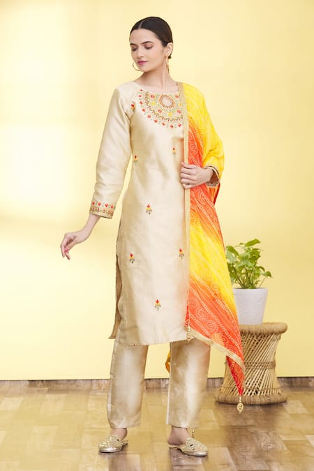 Adara Khan Beige Kurta And Pant Banglori Silk Dupatta Chiffon Set With Bandhani Print