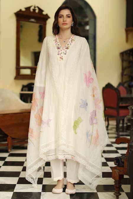 Begum Fiza Embroidered Kurta Set 