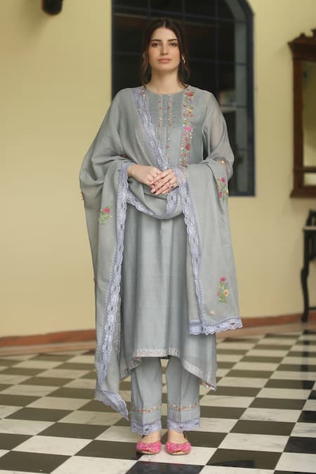 Begum Iris Thread Embroidered Kurta Set 