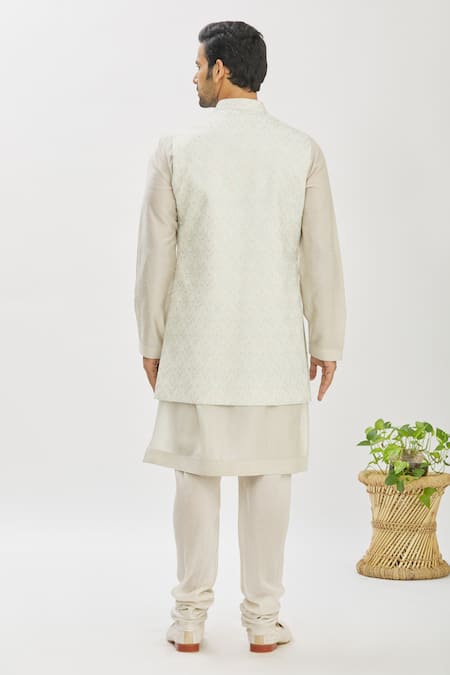 Vanshik Embroidered Longline Bundi & Kurta Set 