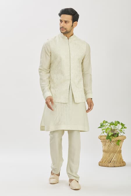 Vanshik Self Embroidered Bundi & Kurta Set 