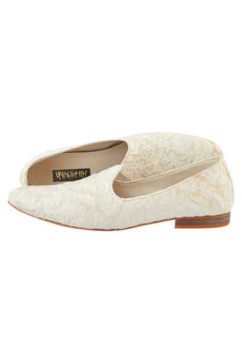 Vanshik_White Embroidered Silk Juttis _Online_at_Aza_Fashions