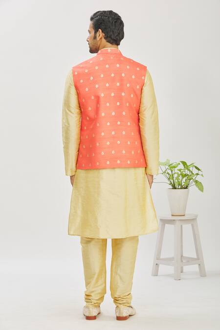 Shop_Seirra Thakur_Peach Silk Woven Floral Bundi_at_Aza_Fashions