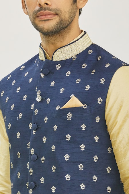 Seirra Thakur_Purple Silk Woven Floral Bundi_at_Aza_Fashions