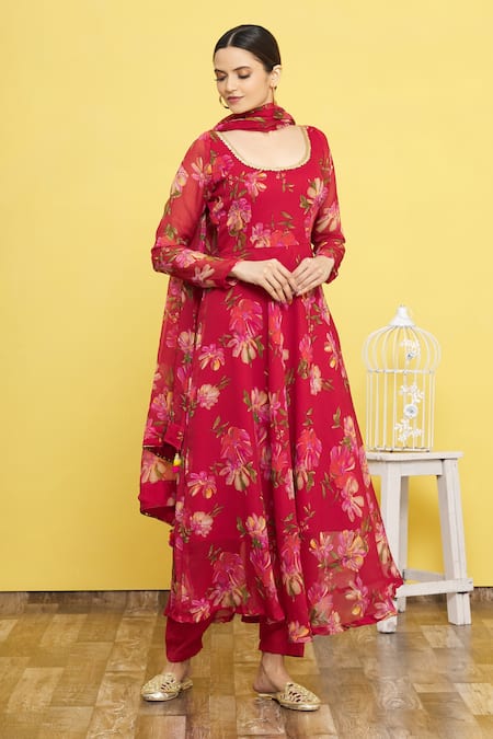 Buy_Naintara Bajaj_Red Chiffon, Crepe Gota Patti Scoop Neck Floral Print Anarkali Set _Online_at_Aza_Fashions