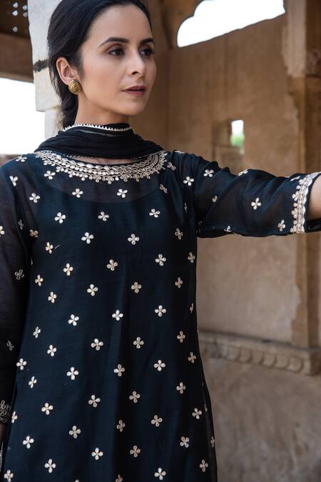 Buy_Kameez_Black Dupatta - Chiffon, Inner Dress - Mulmul, Kurta - Gota Work And Set _Online_at_Aza_Fashions