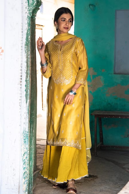 Buy_Kameez_Yellow Dupatta - Chiffon, Kurta - Soft Silk Chanderi, Sharara - Gota Work Set _Online_at_Aza_Fashions