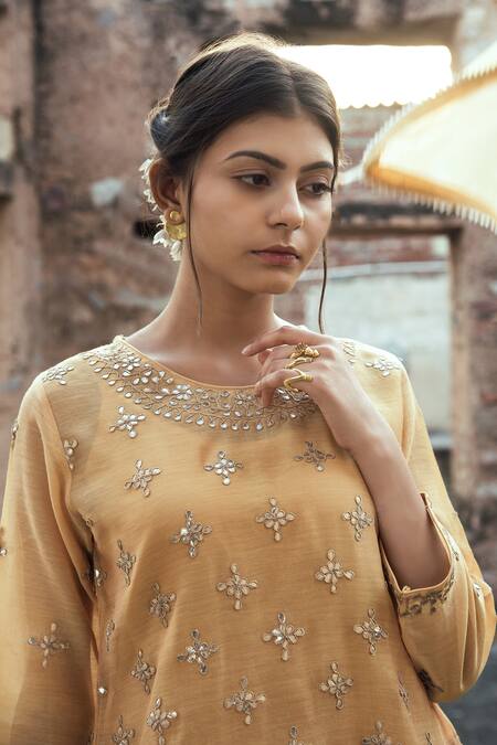 Kameez_Yellow Dupatta - Chiffon, Inner Dress - Mulmul, Kurta - Chanderi Floral And Set _Online_at_Aza_Fashions