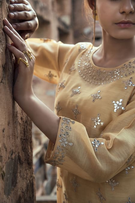 Buy_Kameez_Yellow Dupatta - Chiffon, Inner Dress - Mulmul, Kurta - Chanderi Floral And Set _Online_at_Aza_Fashions