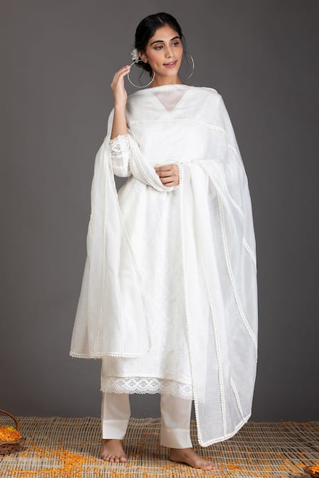Kameez_White Kurta And Dupatta - Chanderi, Pant - Cotton Floral V Neck Embroidered Set _Online_at_Aza_Fashions