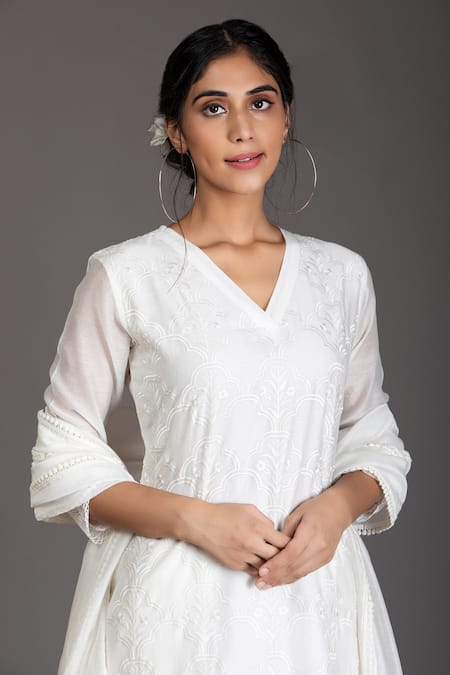 Buy_Kameez_White Kurta And Dupatta - Chanderi, Pant - Cotton Floral V Neck Embroidered Set _Online_at_Aza_Fashions