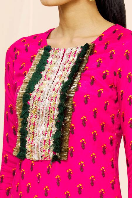 Yogita Kadam Pink Muslin Embroidered Mirror Work Round Printed Kurta And Palazzo Set at Aza Fashions Yogita Kadam_Pink Muslin Embroidered Mirror Work Round Printed Kurta And Palazzo Set _at_Aza_Fashions