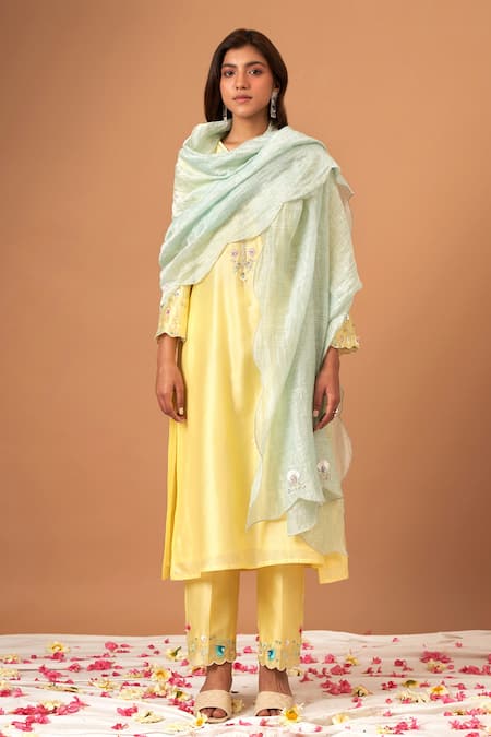 Buy_Anantaa By Roohi_Yellow Silk Chanderi Sequins, Thread Work V Neck Embroidered Kurta _Online_at_Aza_Fashions