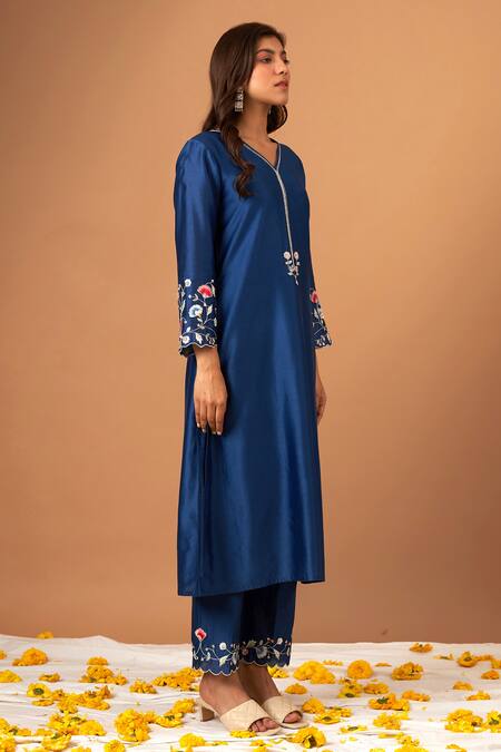 Anantaa By Roohi Blue Silk Chanderi Sequins, Thread Work V Neck Embroidered Kurta Online at Aza Fashions Anantaa By Roohi_Blue Silk Chanderi Sequins, Thread Work V Neck Embroidered Kurta _Online_at_Aza_Fashions