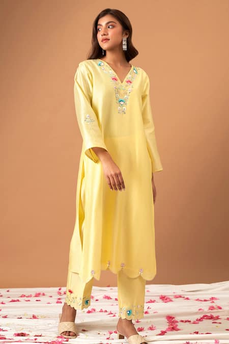 Anantaa By Roohi_Yellow Silk Chanderi Sequins, Thread Work V Neck Embroidered Kurta _Online_at_Aza_Fashions