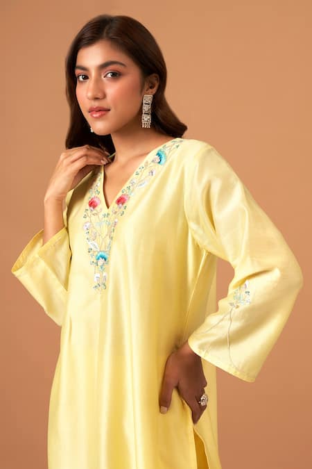 Shop_Anantaa By Roohi_Yellow Silk Chanderi Sequins, Thread Work V Neck Embroidered Kurta _Online_at_Aza_Fashions