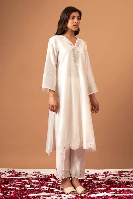 Anantaa By Roohi White Silk Chanderi Sequins, Thread Work V Neck Embroidered Kurta