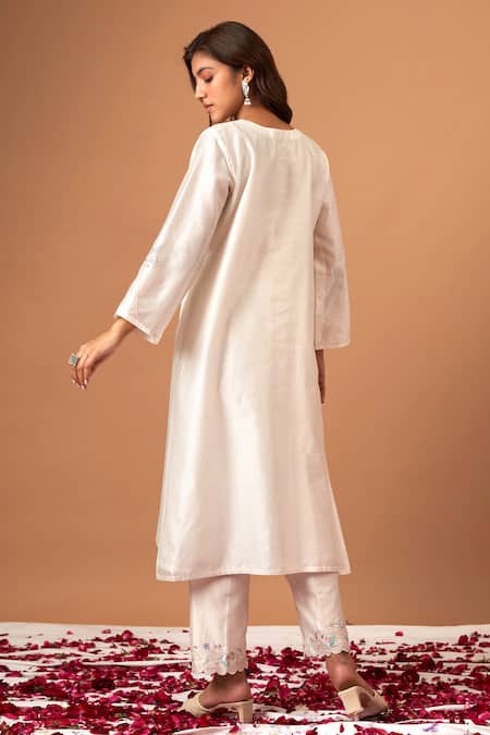 Shop Anantaa By Roohi White Silk Chanderi Sequins, Thread Work V Neck Embroidered Kurta at Aza Fashions Shop_Anantaa By Roohi_White Silk Chanderi Sequins, Thread Work V Neck Embroidered Kurta _at_Aza_Fashions