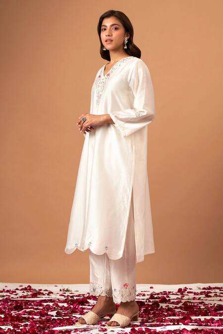 Anantaa By Roohi White Silk Chanderi Sequins, Thread Work V Neck Embroidered Kurta Online at Aza Fashions Anantaa By Roohi_White Silk Chanderi Sequins, Thread Work V Neck Embroidered Kurta _Online_at_Aza_Fashions