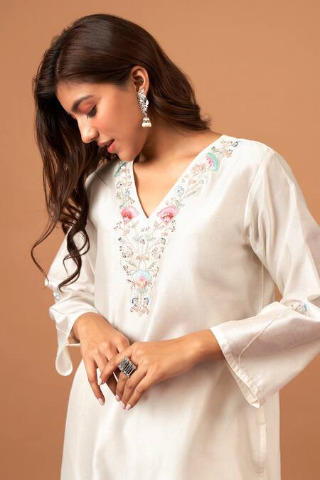 Shop Anantaa By Roohi White Silk Chanderi Sequins, Thread Work V Neck Embroidered Kurta Online at Aza Fashions Shop_Anantaa By Roohi_White Silk Chanderi Sequins, Thread Work V Neck Embroidered Kurta _Online_at_Aza_Fashions