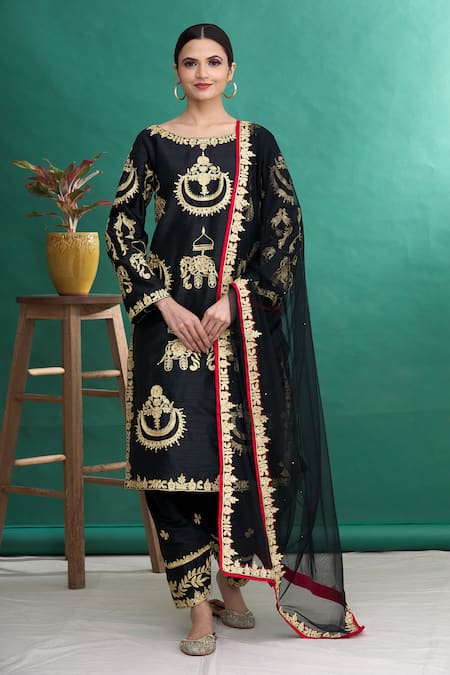 Samyukta Singhania Zari Embroidered Kurta Set 