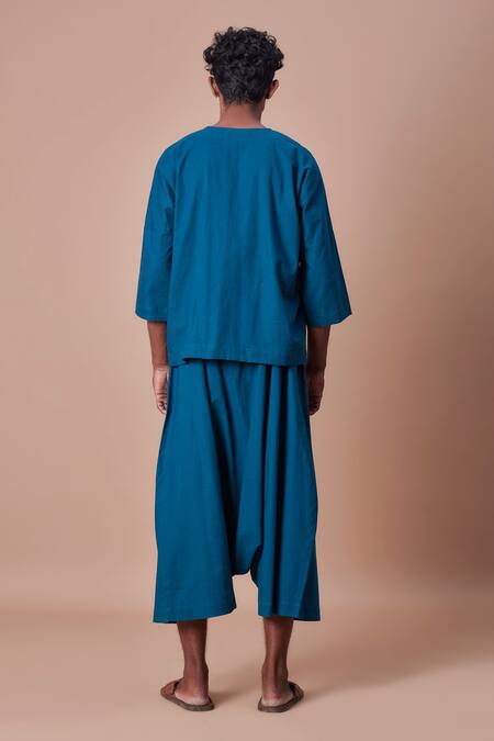 Shop_MATI_1_Blue 100% Cotton Handwoven Cross Pocket T-shirt_at_Aza_Fashions