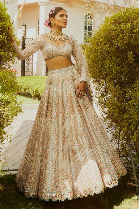 25 Gorgeous White Lehengas That'll Give You A Princess Bride Look! –  WedBook | Bridal lehenga, Indian wedding dress, Wedding lehenga designs