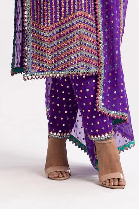 Vvani By Vani Vats Purple Georgette Lining Silk Blend Geometric Motif Embroidered Kurta Set at Aza Fashions Vvani By Vani Vats_Purple Georgette Lining Silk Blend Geometric Motif Embroidered Kurta Set _at_Aza_Fashions