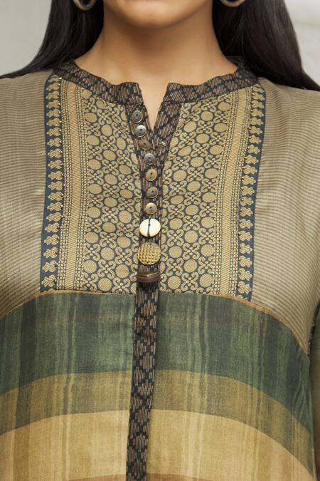 Samyukta Singhania_Green Art Silk Mandarin Collar Kurta_at_Aza_Fashions