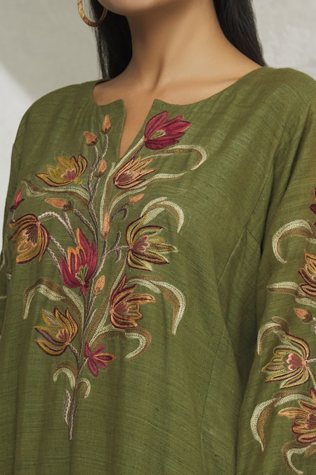Ibai Green Matka Silk Kashmiri Work Floral Embroidered Phiran Kurta And Salwar Set at Aza Fashions Ibai_Green Matka Silk Kashmiri Work Floral Embroidered Phiran Kurta And Salwar Set _at_Aza_Fashions