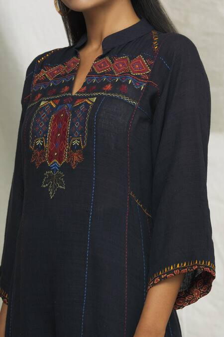 Ibai_Black Matka Silk Thread Work Mandarin Geometric Embroidered Anarkali And Pant Set _at_Aza_Fashions